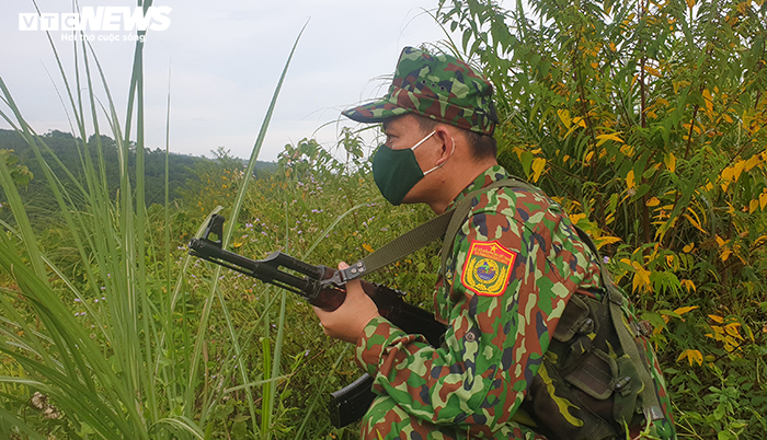 Lính biên phòng ròng rã 4 tháng trực xuyên ngày đêm ngăn nhập cảnh trái phép - 4