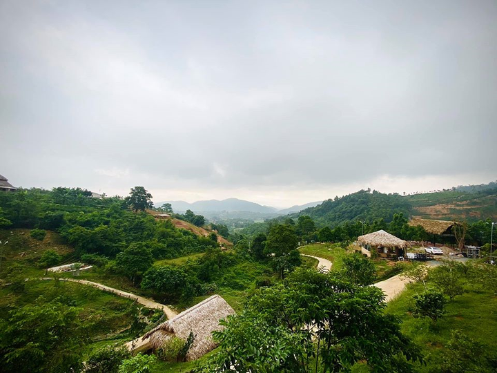 Hai cơ ngơi rộng bát ngát có cả nhà tranh vách đất của ca sĩ Việt Hoàn - 6