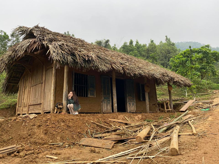 Hai cơ ngơi rộng bát ngát có cả nhà tranh vách đất của ca sĩ Việt Hoàn - 9
