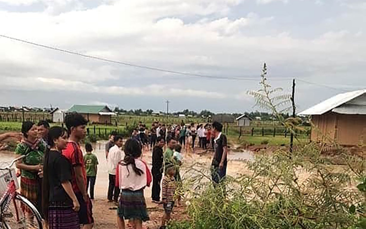 Mưa lớn kéo dài, di dời khẩn cấp nhiều hộ dân ở Đắk Lắk - 1