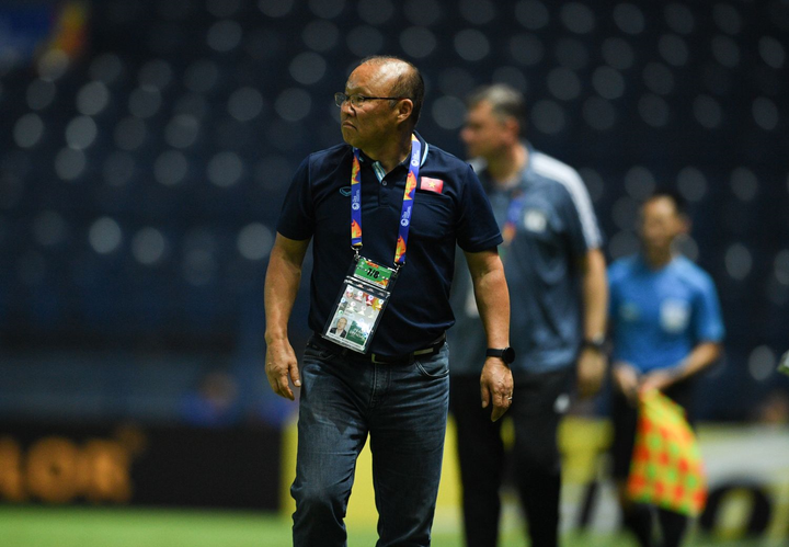 HLV Park Hang Seo không bầu Ronaldo, Lewandowski giải FIFA The Best - 1