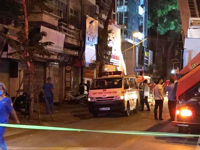 Gãy thang treo lắp kính ở Hà Nội: Danh tính 4 nạn nhân thiệt mạng - 1