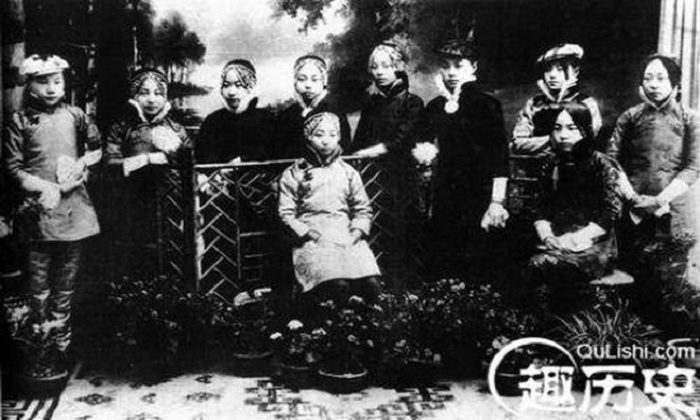 Loạt ảnh tiết lộ cuộc sống của kỹ nữ lầu xanh Trung Quốc đời Thanh - 9