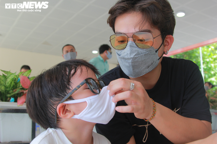 Ảnh: Người Hà Nội kéo nhau đi xét nghiệm COVID-19 sau chuyến du lịch Đà Nẵng - 7