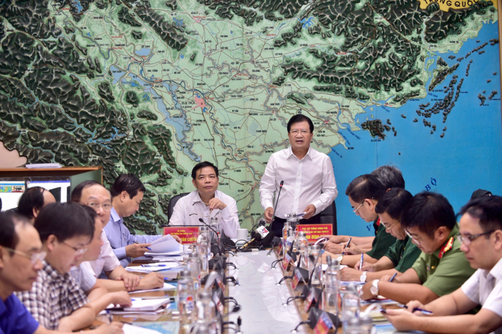 Phó Thủ tướng Trịnh Đình Dũng: Khẩn trương chống bão vẫn phải đảm bảo phòng dịch - 2
