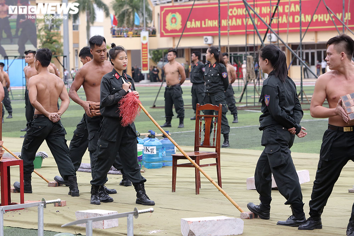 Tròn mắt xem 'bóng hồng' đặc nhiệm Việt Nam dùng yết hầu đè cong thanh sắt nhọn - 4