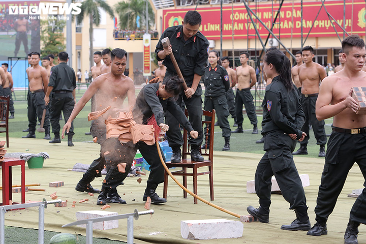 Tròn mắt xem 'bóng hồng' đặc nhiệm Việt Nam dùng yết hầu đè cong thanh sắt nhọn - 5