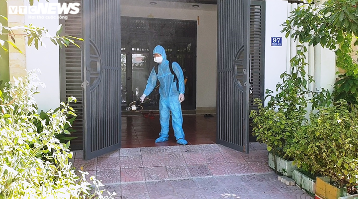 Bệnh nhân COVID-19 số 557 mới 20 tháng tuổi, tiếp xúc gần với bệnh nhân 509 - 1