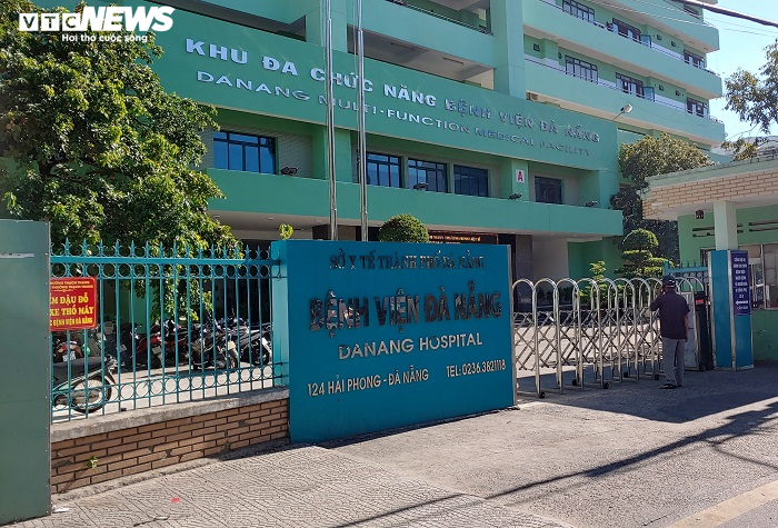 Con của bệnh nhân 522 và 523 dương tính SARS-CoV-2 - 1