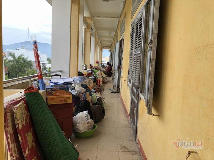 Ảnh: Sinh viên Đà Nẵng dọn đồ, nhường ký túc xá làm nơi cách ly - 5