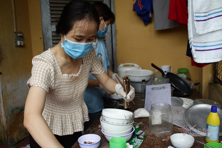 Ảnh: Sinh viên Đà Nẵng dọn đồ, nhường ký túc xá làm nơi cách ly - 7