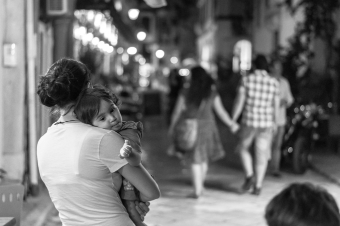 Ngoại tình với hàng xóm bị vợ anh ta bắt gặp, tôi nơm nớp lo sợ - 1