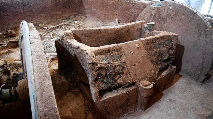 Cận cảnh cỗ xe hoàng gia khảm ngọc thời Tây Chu gần 3.000 tuổi - 3