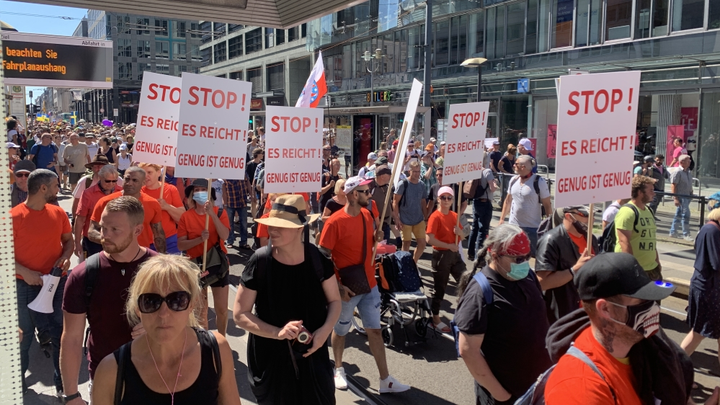 Bản tin COVID-19 ngày 2/8: Hàng nghìn người Đức phản đối biện pháp chống dịch - 1