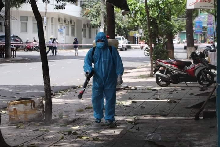 Thêm 2 trường hợp dương tính SARS-CoV-2, Đắk Lắk phong toả nhiều tuyến phố - 7