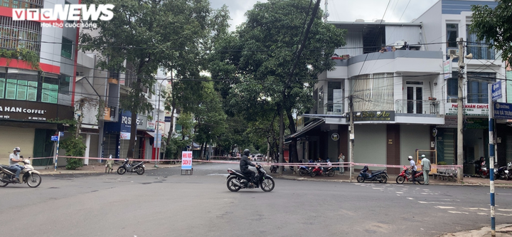 Thêm 2 trường hợp dương tính SARS-CoV-2, Đắk Lắk phong toả nhiều tuyến phố - 3