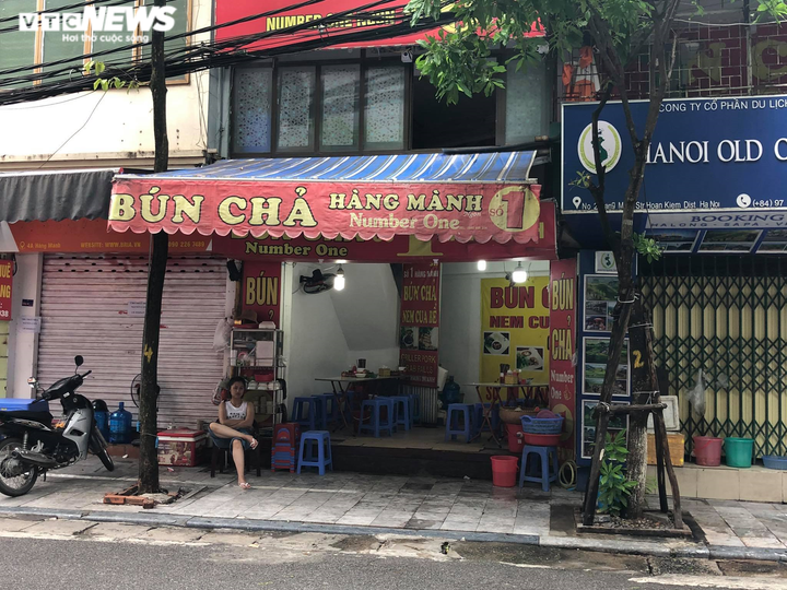 Phố cổ Hà Nội kinh doanh ế ẩm giữa mùa dịch COVID-19 - 10