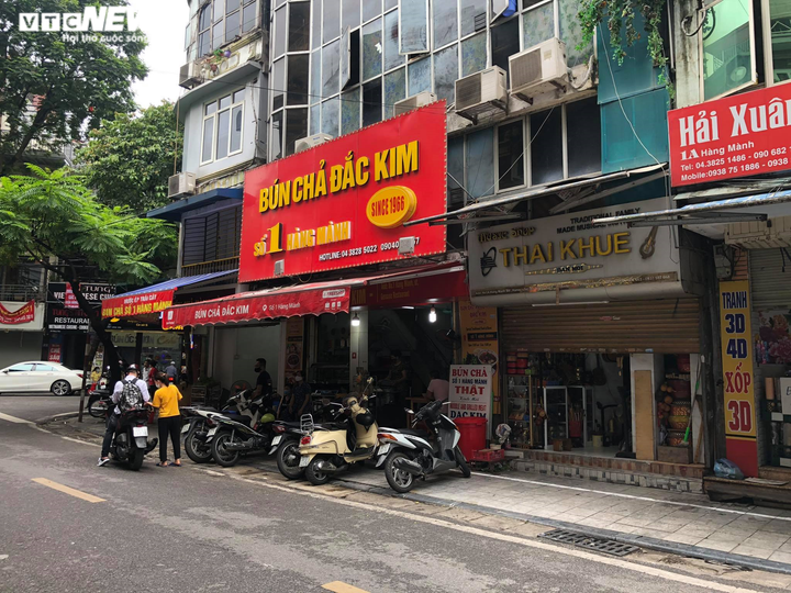 Phố cổ Hà Nội kinh doanh ế ẩm giữa mùa dịch COVID-19 - 9