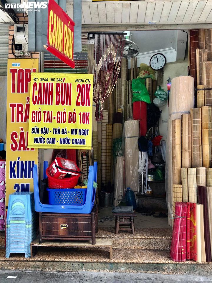 Phố cổ Hà Nội kinh doanh ế ẩm giữa mùa dịch COVID-19 - 6