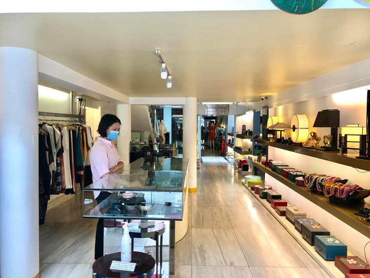 Phố cổ Hà Nội kinh doanh ế ẩm giữa mùa dịch COVID-19 - 3