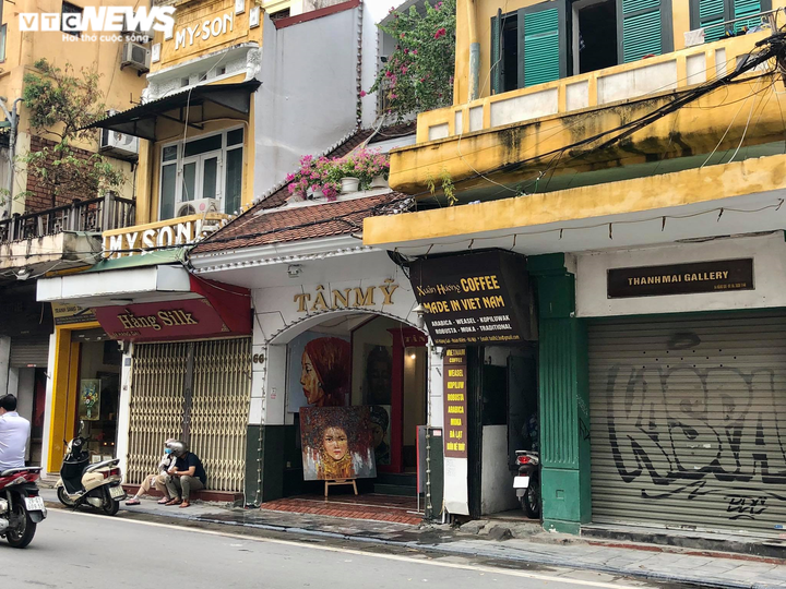 Phố cổ Hà Nội kinh doanh ế ẩm giữa mùa dịch COVID-19 - 2