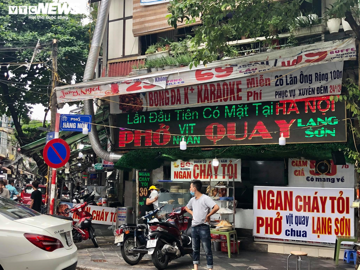 Phố cổ Hà Nội kinh doanh ế ẩm giữa mùa dịch COVID-19 - 7