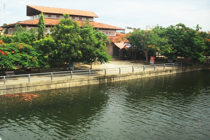 Cách ly y tế tại chỗ gần 1.000 người dân ở xóm bệnh nhân 621 sinh sống - 1