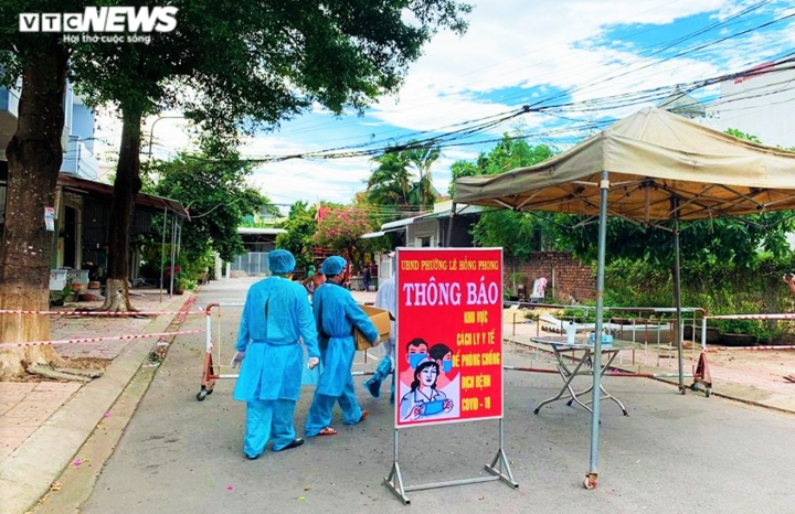 Trước khi khởi phát bệnh, bệnh nhân 621 tiếp xúc với cháu 16 tháng tuổi - 1