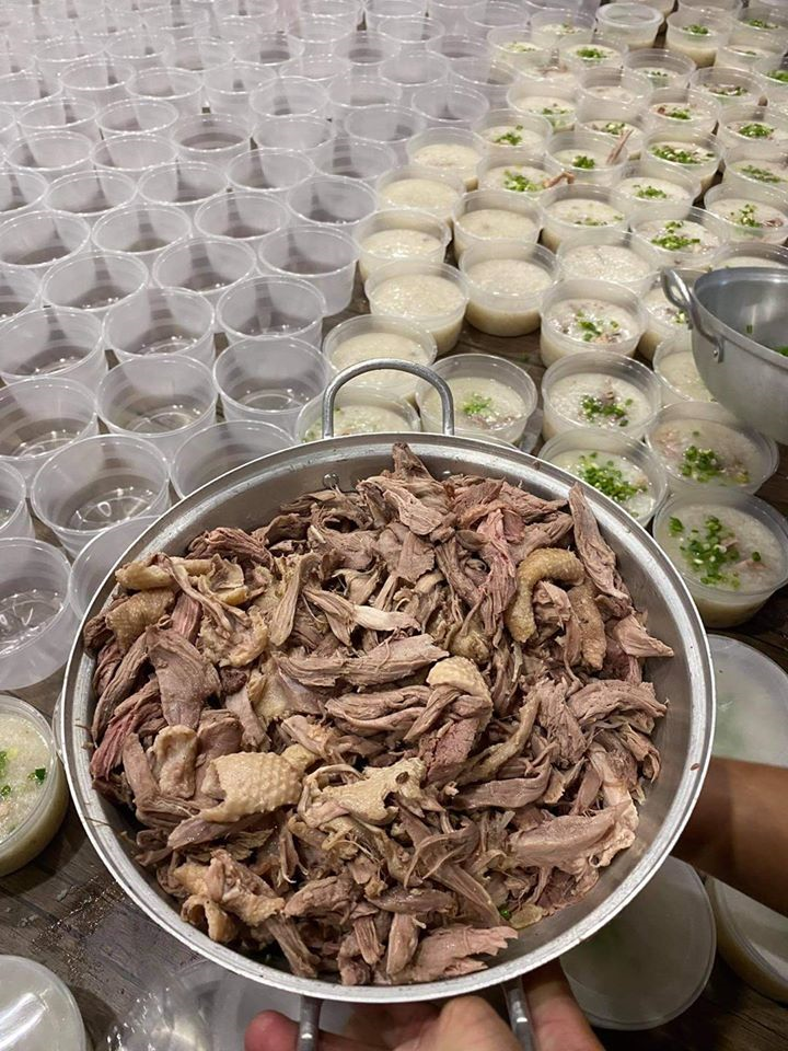 Ảnh: Ấm lòng những suất cơm tặng y bác sỹ chống COVID-19 tại Đà Nẵng - 7