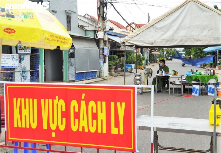 'Nội bất xuất, ngoại bất nhập' khối phố có 4 ca mắc COVID-19 ở Hội An - 3