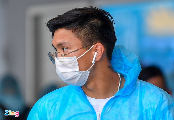 Bố Văn Hậu dặn con: Cách ly xong không cần về nhà, tập trung giữ phong độ - 1