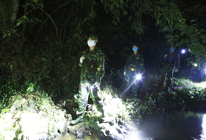 Đoàn người lợi dụng mưa gió nhập cảnh trái phép vào Việt Nam - 2