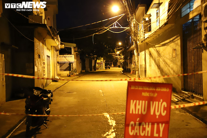 Ảnh: Trắng đêm tại các chốt phòng dịch COVID-19 ở Đắk Lắk - 2