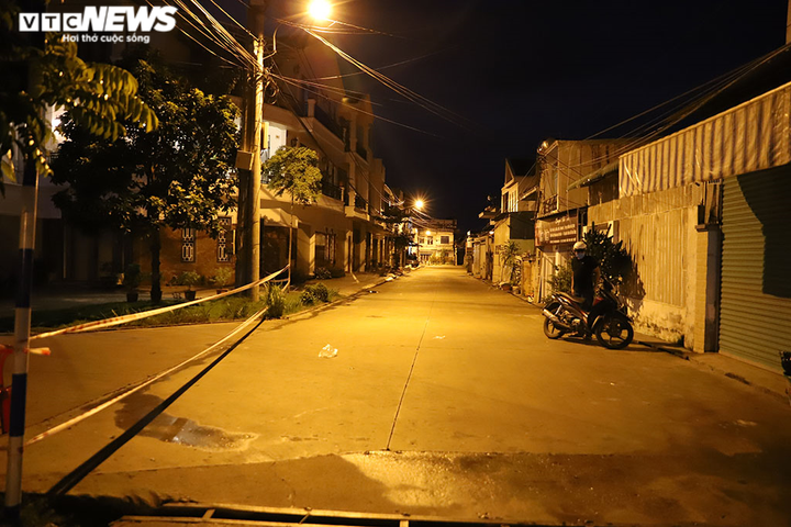 Ảnh: Trắng đêm tại các chốt phòng dịch COVID-19 ở Đắk Lắk - 5