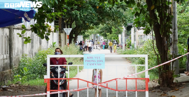 Cận cảnh cuộc sống trong thôn đầu tiên ở Đà Nẵng bị cách ly khẩn cấp - 2