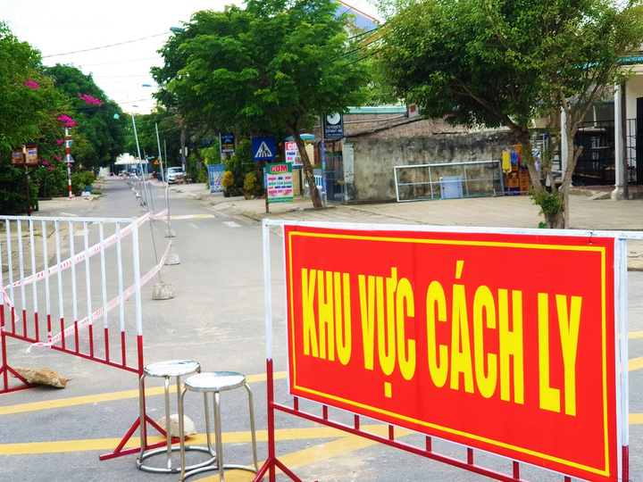 Mẹ và anh ruột của bệnh nhân 555 nhiễm SARS-CoV-2 - 1