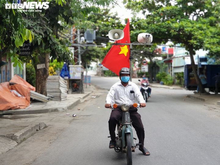 Mẹ và anh ruột của bệnh nhân 555 nhiễm SARS-CoV-2 - 2