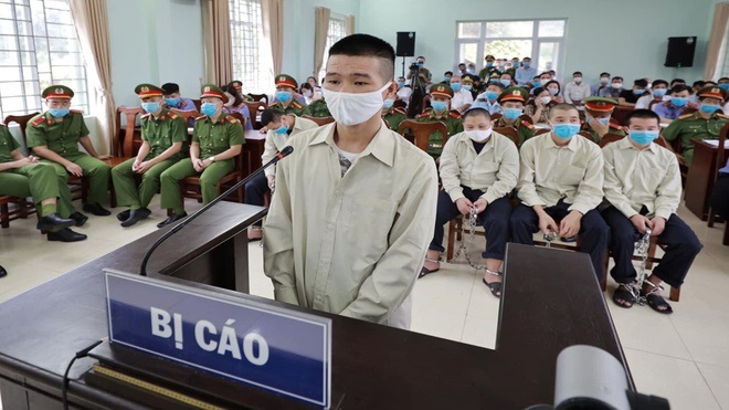 Đưa người Trung Quốc vào Việt Nam trái phép, 6 bị cáo lĩnh 25 năm tù - 1