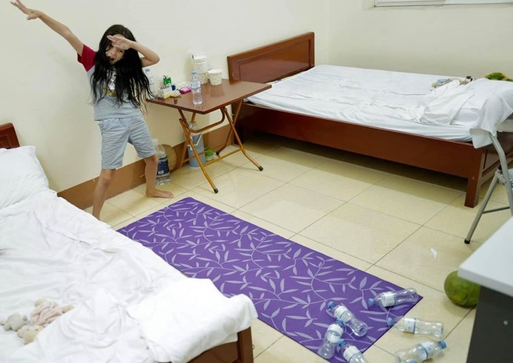 Hai con của Hồng Nhung tìm thú vui trong khu cách ly tập trung - 4