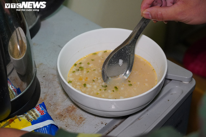 Mẹ bế con 1 tuổi băng rừng nhập cảnh trái phép về Việt Nam lúc nửa đêm - 7