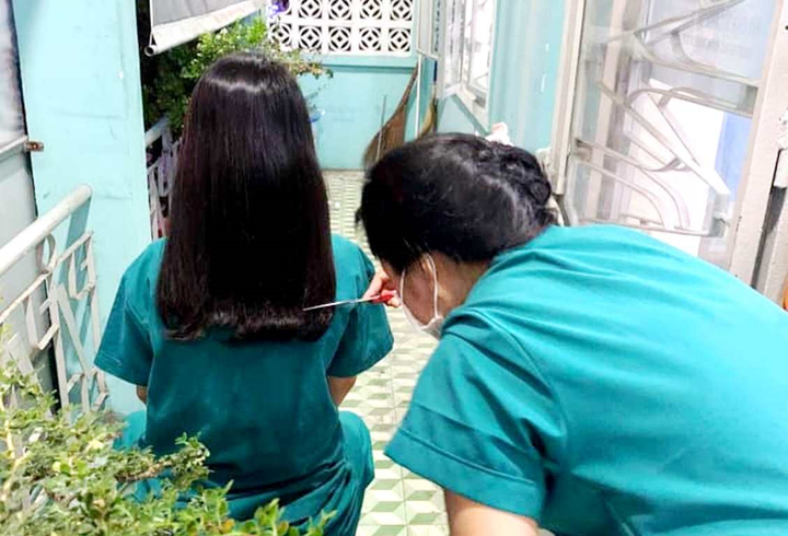 Thương trào nước mắt hình ảnh y bác sĩ Đà Nẵng kiệt sức giữa tâm dịch COVID-19 - 5