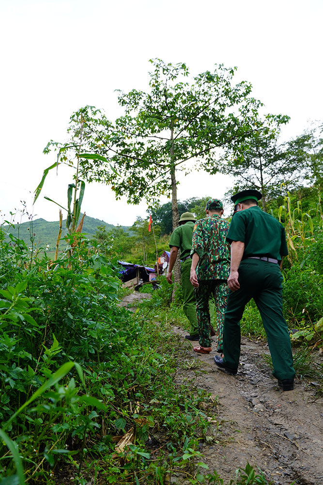 Bữa cơm chiều lạnh ngắt lúc nửa đêm của chiến sĩ cắm chốt ngăn nhập cảnh lậu - 3