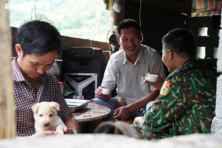 Bữa cơm chiều lạnh ngắt lúc nửa đêm của chiến sĩ cắm chốt ngăn nhập cảnh lậu - 7