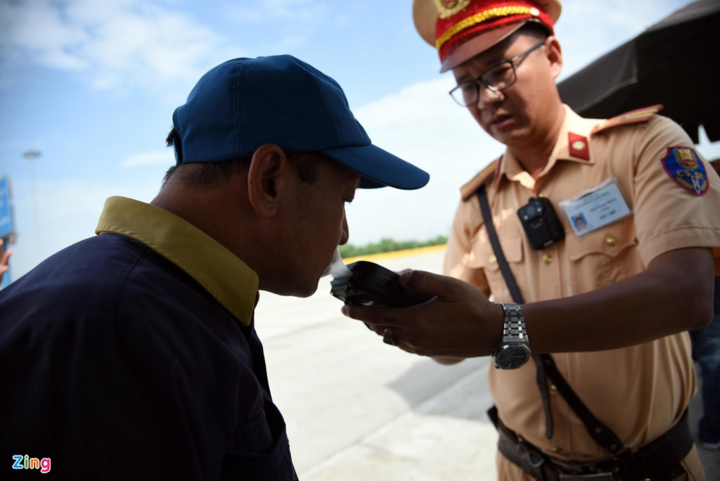 CSGT TP.HCM phạt nặng 'ma men' tái phạm - 1