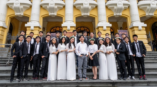 Lớp học có 100% học sinh đỗ trường chuyên ở Hà Nội - 1