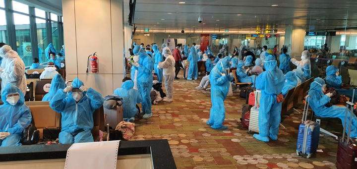 Tiếp tục sứ mệnh, Vietjet thực hiện trung bình 1 chuyến bay cứu trợ/ngày - 2