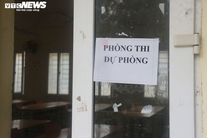 Phun khử khuẩn toàn bộ 143 điểm thi THPT ở Hà Nội - 2