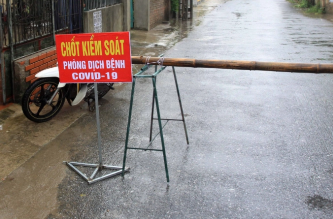 Thái Bình phong tỏa 1 cụm dân cư liên quan đến nhân viên xe bus mắc COVID-19 - 1