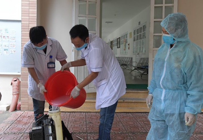 Phun khử khuẩn toàn bộ 143 điểm thi THPT ở Hà Nội - 9