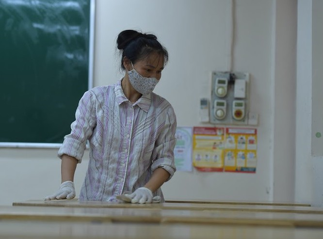 Phun khử khuẩn toàn bộ 143 điểm thi THPT ở Hà Nội - 8